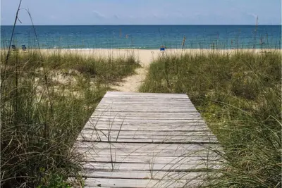 Image de La beauté de la maison devant la plage Réservez vos vacances d'été maintenant!