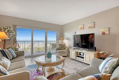 Image de Direct Oceanfront et Beachfront dans le centre-ville de Cocoa Beach, une connexion Wi-Fi gratuite