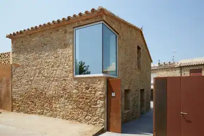 Maison en pierre avec sauna et jacuzzi au village  de Pals (Ce 3h 702)