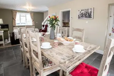Image de The Bath Apartments - 3 Chambres, Parking Gratuit Old Bakery House in Bath City!