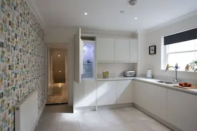 Image de Parking gratuit! Ceres - Superbe appartement de 2 étages avec cour et balcon au coeur de Bath!