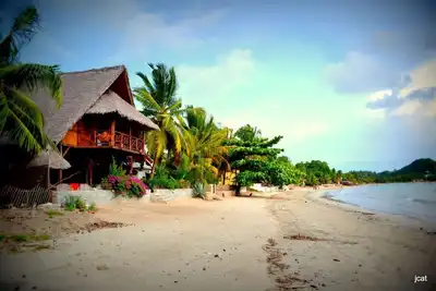 Image de Villa pieds dans l'eau avec personnel de maison!