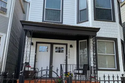 Image de Logan Square: Chic, confortable 1er étage 2 Bdrm Apt! Parking incld!