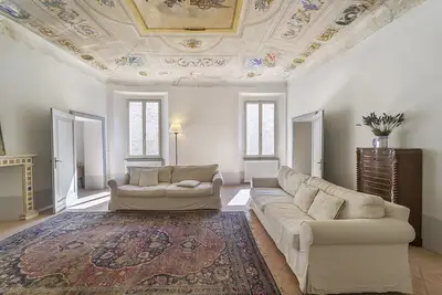 Image de Vivre dans un ancien bâtiment dans le village historique de Mondavio