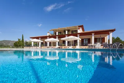 Image de Villa de luxe avec piscine privée, court de tennis et vignoble | Villa Anastasia