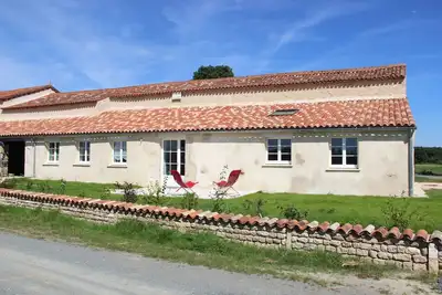 Image de Gîte entièrement rénové pour profiter du calme de la campagne.