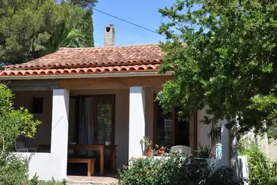Image de Petite maison indépendante dans propriété.