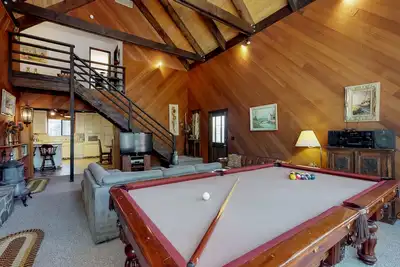 Image de Chalet familial avec piscine commune, bain à remous et tennis - près du golf et du ski