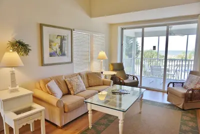 Image de Villa spacieuse avec vue sur la plage à un prix incroyable! C2624b