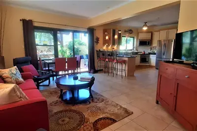 Maison de ville calme, propre et moderne à Gold Coast avec «Kit petit-déjeuner de bienvenue» incl.