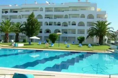 Image de Algarve Appartement T2, Porches, piscine et accès à 2 plages, maison familiale