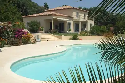 Image de Luxurious air-conditioned villa 230 m2 with 7x12m  pool (27\/32°) in Cannes