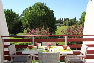 Image de Appartement standing 45m2 Golf + piscine privée +  5 minutes  plage vélo voiture