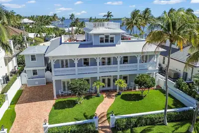 Image de Lever \/ coucher de soleil - spectaculaire! La famille \/ les groupes profitent de vues ultimes sur les intracoastaux
