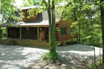 Image de Belle cabane au bord du lac Nolin Lake 200 $ \/ nuit spéciale!