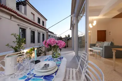 The Marble Suites, Plaka