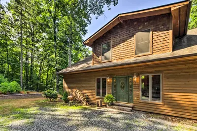 Image de Tryon House w \/ Hot Tub - Près des centres équestres!