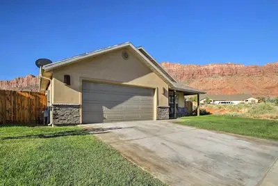 Image de Maison de luxe Moab w \/ Mtn Views & Pool Access!