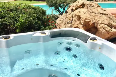 Maison de jardin avec vue panoramique sur la mer, piscine, à 5 minutes de la plage