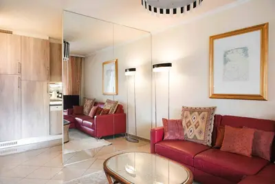 Image de Appartement moderne de 3. 5 pièces dans résidence directement sur le lac à Brissago.