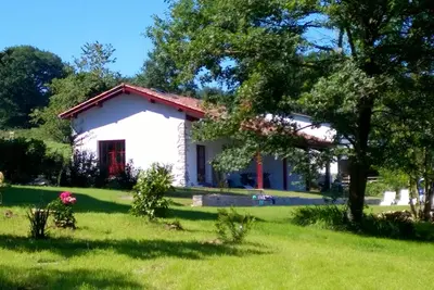 Image de Location maison de vacances 4* dans le Pays basque, piscine, vue au calme