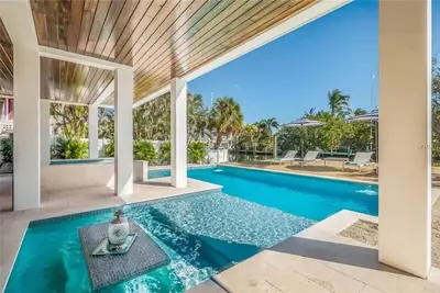 Image de Waterfront Superbe nouvelle maison de luxe w / Pool, Spa, Dock, ascenseur, près de Pine