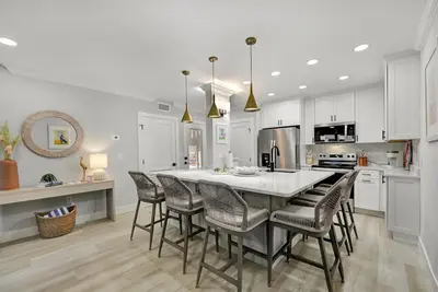 Image de Condo Rez-De-CHAUSSÉE ÉTAPES Au Golfe. Plus 100 $ + Réductions exclusives sur les complexes de plage sur la nourriture, les boissons,