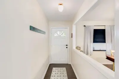 Image de Beachside Bliss! ! Maison de 4 chambres avec cour privée clôturée!