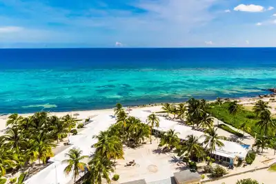 Image de Une retraite parfaite: plage de sable blanc, eau chaude des Caraïbes! Par CaymanVacation