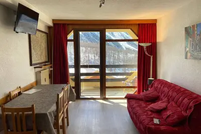 Image de Studio exposé sud avec balcon, à 200m des pistes et commerces, animaux acceptés
