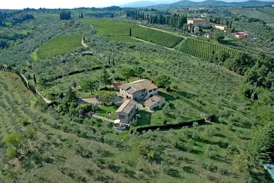 Image de DÉTENDEZ-Vous Entre Olives Et Vignobles PRÈS De Florence