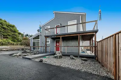 Image de Oceanfront home w / bain à remous, vue sur l'océan et accès à la plage privée - chiens Ok -2 max