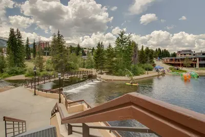 Image de Studio condo condo w / piscine partagée, bain à remous - à pied des ascenseurs, des restaurants, des magasins