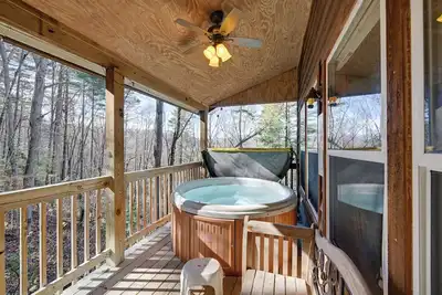 Image de Nouveau! Cabine isolée «Chasse Gone» w / Hot Tub!