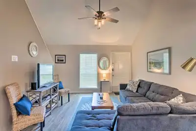 Image de Nouveau! Chic Street Simons Island Condo-2 Mi. De l'océan