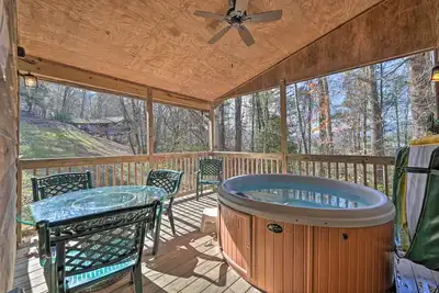 Image de Nouveau! Bryson City 'Gone Biking' Cabine w / Porche & Spa