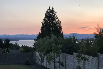 Image de Modern West Seattle Unit avec vues Puget Sound