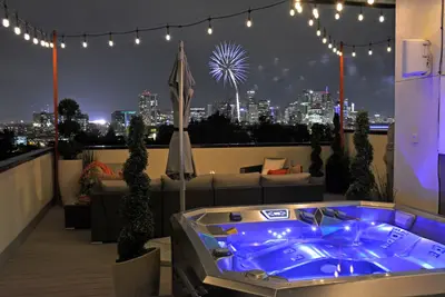 Image de Nouveau! Townhome Highlands spacieux et moderne avec une vue imprenable sur la ville!