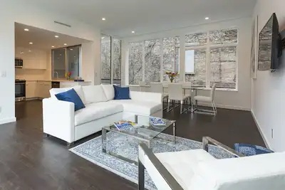 Image de Cincinnati Race St Otr Luxe Apt w \/ Garage (2of3)