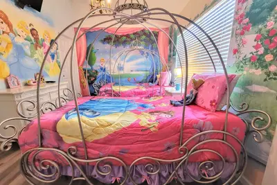 Image de EssPrincess Crownhouse! 👑<br>Le plus proche du château à Windsor Hills!