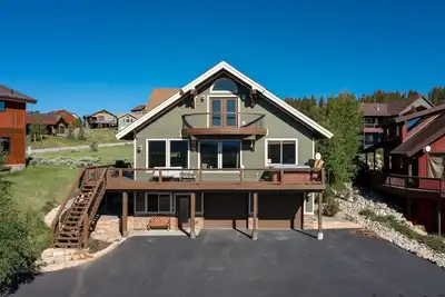 Image de 5br incroyable avec vue panoramique et bain à remous