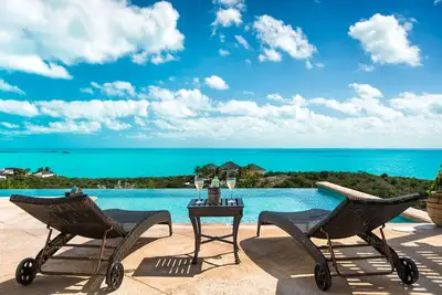 Image de Villa captivante et à couper le souffle avec vue à 360 degrés surplombant l'océan