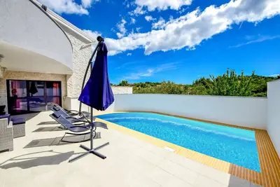 Image de Magnifique maison de vacances avec Wifi, climatisation, piscine privée, Tv, terrasse et parking
