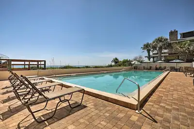 Image de Oceanfront St Augustine Condo w / Pool-Walk à la plage
