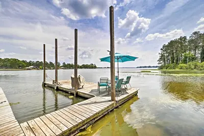 Image de Nouveau! Jordan Lake Accueil w / Shared Dock & Boat Slip!