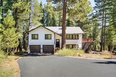 Image de Tahoe Donner Home - 12 Miles to Northstar Resort!