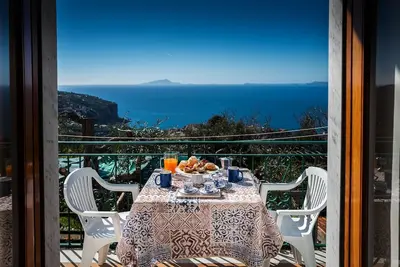 Image de Newly refurbished 2 bedroom apartment in Sorrento Coast