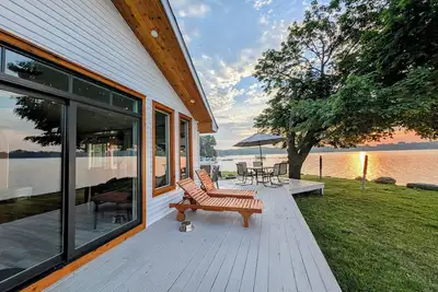 Image de LakeFront Home W / Guest House 200ft Beach vues panoramiques pour 10 personnes