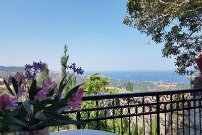 Image de Villa Petri - Une belle maison traditionnelle avec une vue Ă couper le souffle!