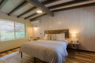 Image de Rafraîchissez-vous dans le Canyon / Creek Cabin 7 avec terrasse et accès au ruisseau privé